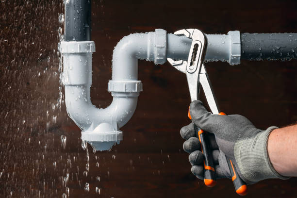 Professional Emergency Plumber technician working in New Lexington, OH